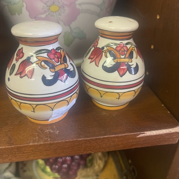 Salt and Pepper Shakers multi color - Picture 4 of 4